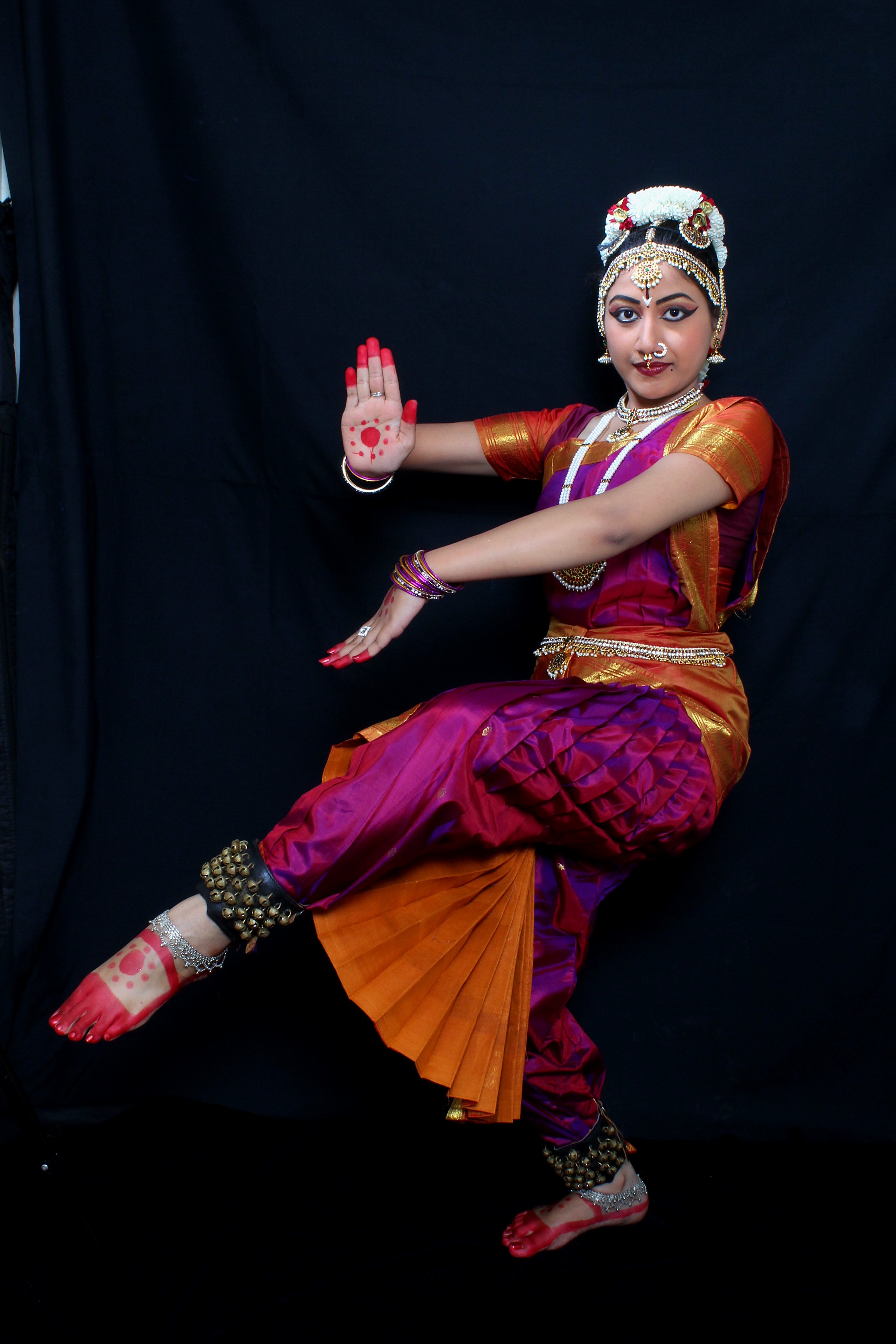 Dynamic one-legged Bharatanatyam pose