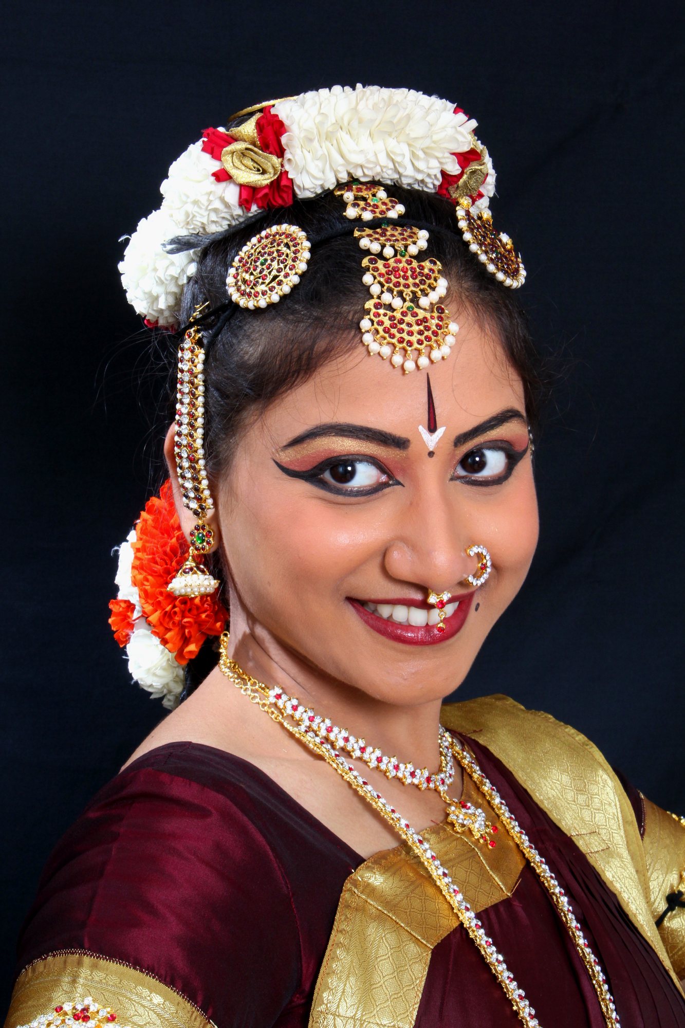 Warm portrait in traditional Bharatanatyam jewellery